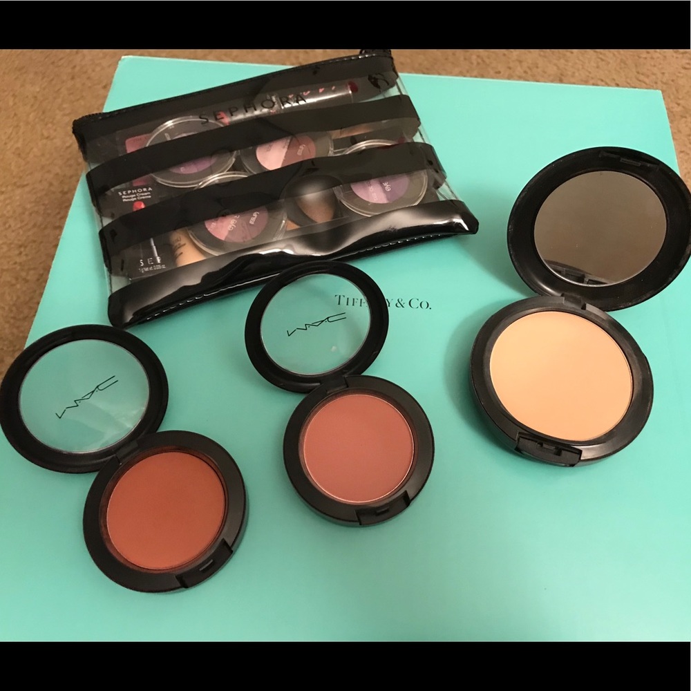 MAC Foundation Powder + 2 blushes (plus gifts)‼️